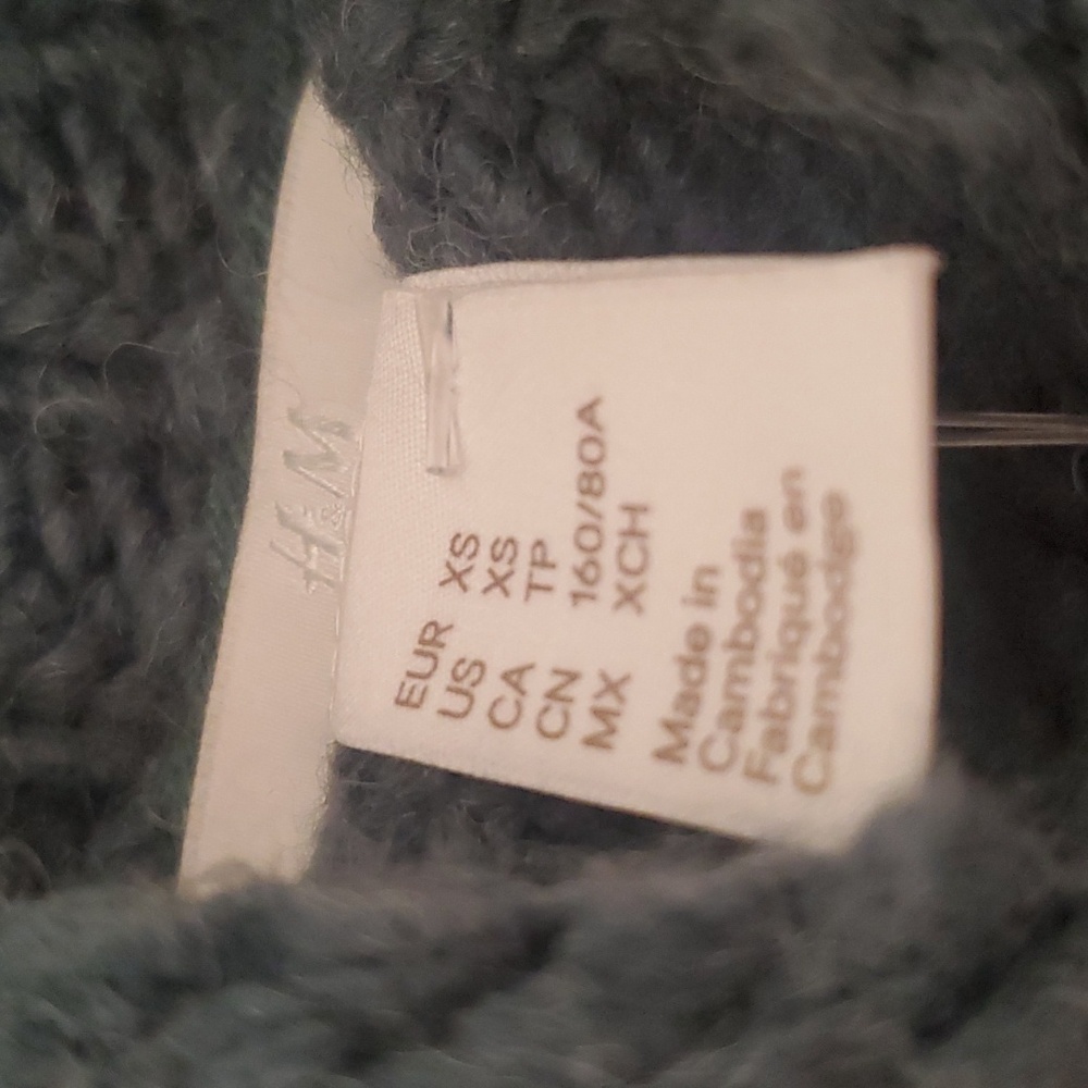 Sweater - Picture 4 of 4